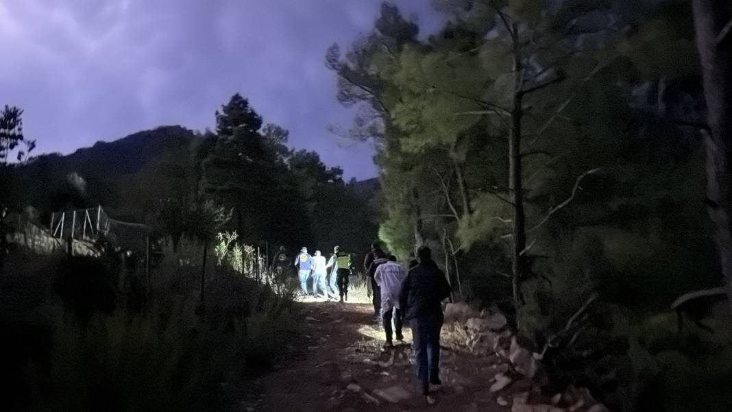 Kızıyla görüşen genci 13 yerinden bıçaklayarak öldürdü! 3